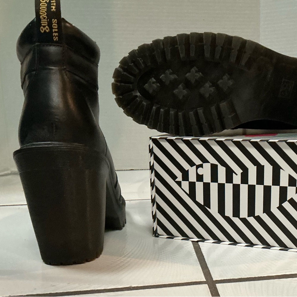 Dr. Martens Averil Fashion Boot